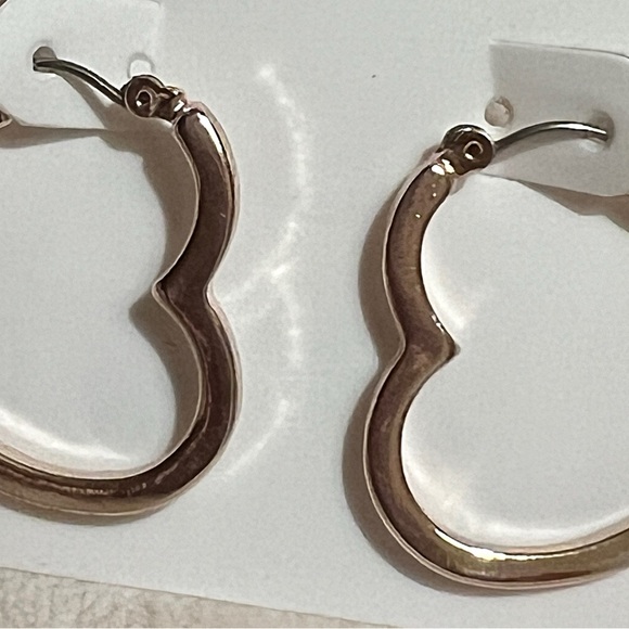 🆕 Heart Faux Gold Earrings ♥️ - Picture 2 of 2